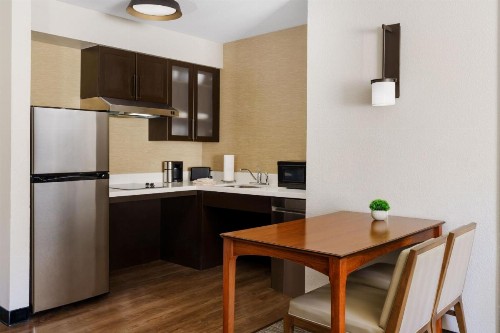 Residence Inn by Marriott Salinas - image 17