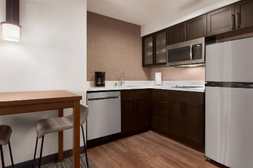Residence Inn by Marriott Salinas - image 9