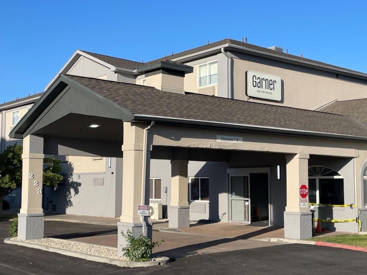 Super 8 by Wyndham Salt Lake City Airport - image 2