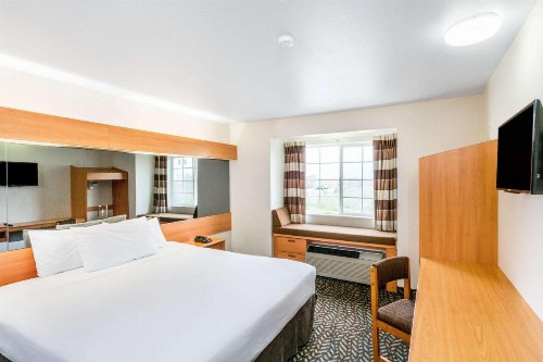 Microtel Inn & Suites by Wyndham Salt Lake City Airport - image 12
