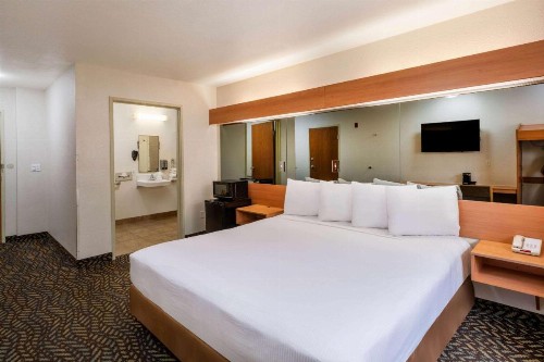 Microtel Inn & Suites by Wyndham Salt Lake City Airport - image 14