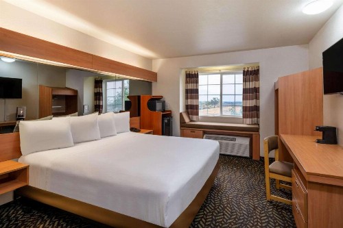 Microtel Inn & Suites by Wyndham Salt Lake City Airport - image 16