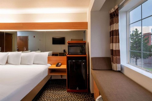 Microtel Inn & Suites by Wyndham Salt Lake City Airport - image 18