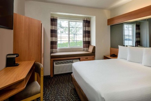 Microtel Inn & Suites by Wyndham Salt Lake City Airport - image 19