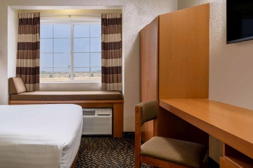 Microtel Inn & Suites by Wyndham Salt Lake City Airport - image 24