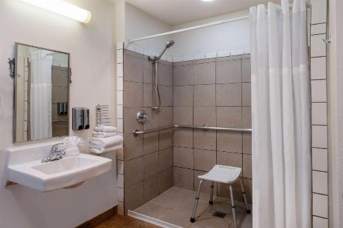 Microtel Inn & Suites by Wyndham Salt Lake City Airport - image 28