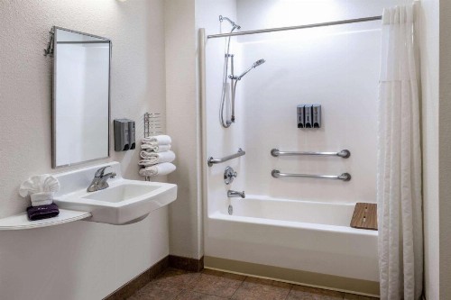 Microtel Inn & Suites by Wyndham Salt Lake City Airport - image 29