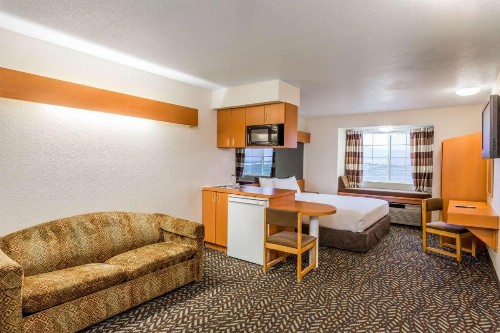 Microtel Inn & Suites by Wyndham Salt Lake City Airport - image 30
