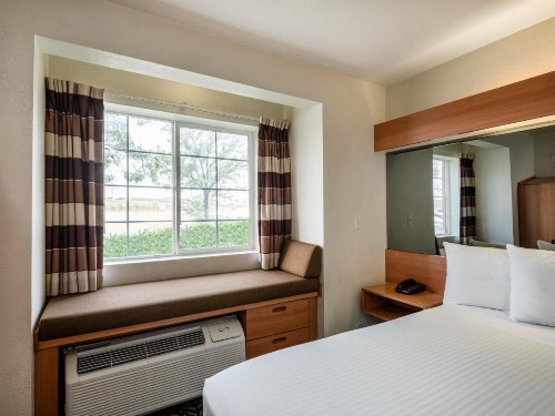 Microtel Inn & Suites by Wyndham Salt Lake City Airport - image 46