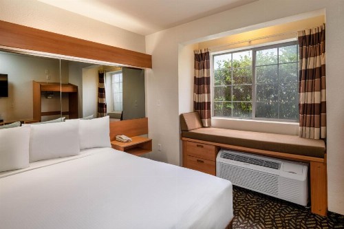 Microtel Inn & Suites by Wyndham Salt Lake City Airport - image 50