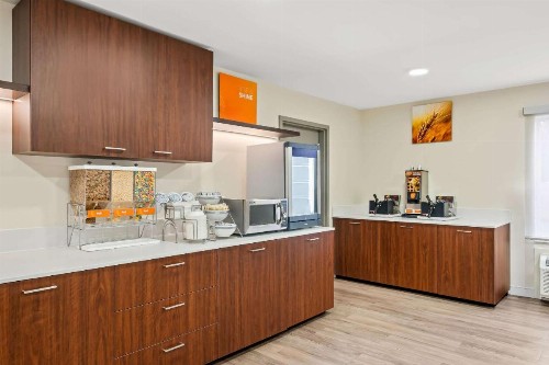 Ramada by Wyndham Salt Lake City - image 6