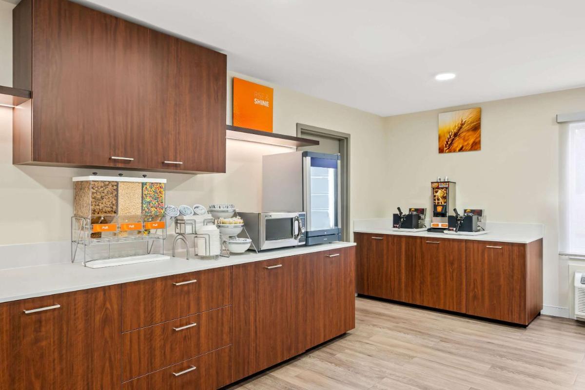 Ramada by Wyndham Salt Lake City - image 6