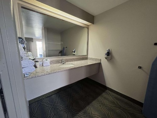 City Creek Inn & Suites - image 12