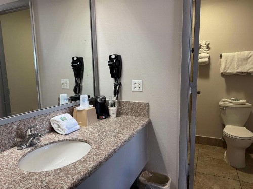 City Creek Inn & Suites - image 16