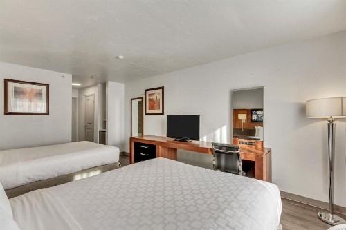 Ramada by Wyndham Salt Lake City Airport Hotel - image 2