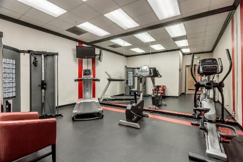 Ramada by Wyndham Salt Lake City Airport Hotel - image 3