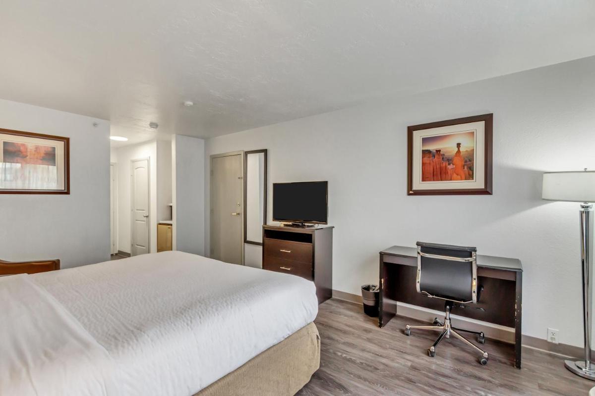 Ramada by Wyndham Salt Lake City Airport Hotel - image 5