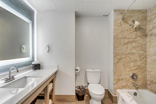 Ramada by Wyndham Salt Lake City Airport Hotel - image 7