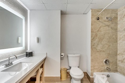 Ramada by Wyndham Salt Lake City Airport Hotel - image 8