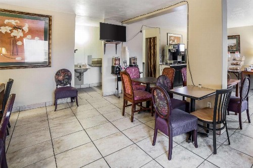 Econo Lodge Downtown Salt Lake City - image 4