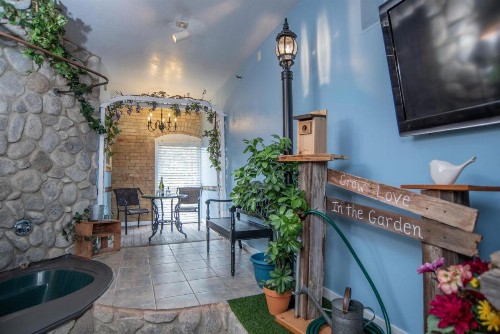 The Anniversary Inn - Fifth South - image 24