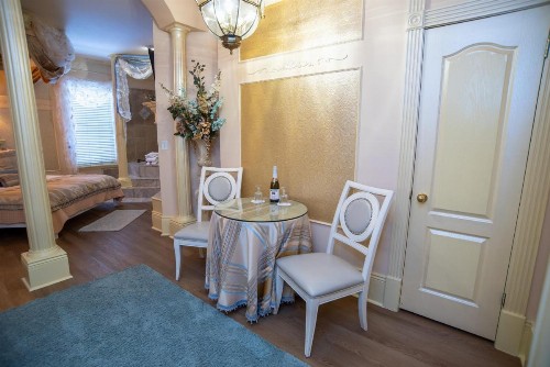 The Anniversary Inn - Fifth South - image 3