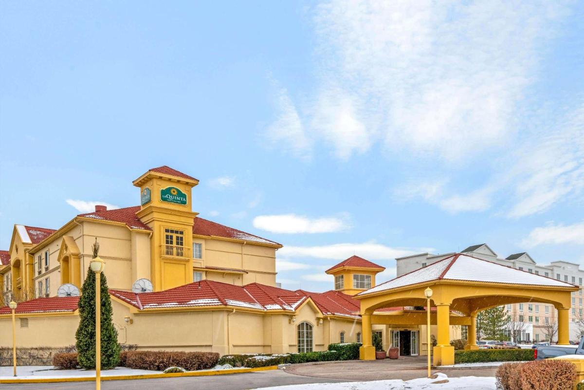 La Quinta Inn & Suites by Wyndham Salt Lake City Airport - main image