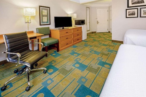 La Quinta Inn & Suites by Wyndham Salt Lake City Airport - image 11