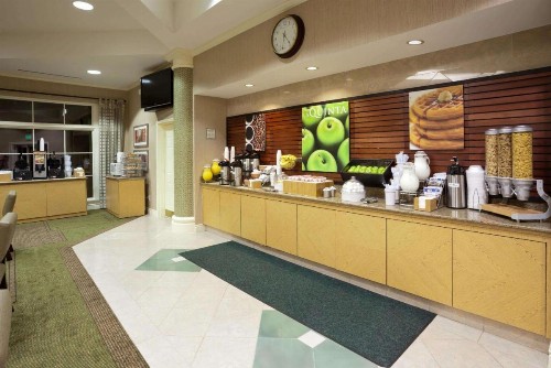 La Quinta Inn & Suites by Wyndham Salt Lake City Airport - image 13