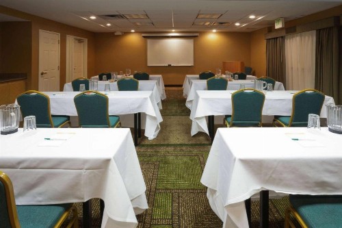 La Quinta Inn & Suites by Wyndham Salt Lake City Airport - image 14