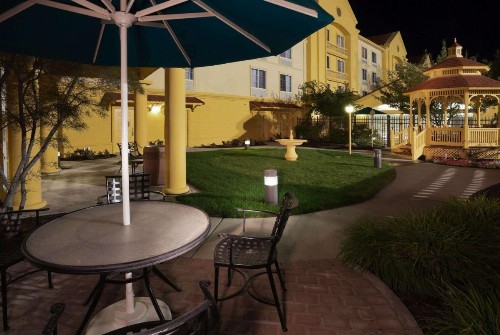 La Quinta Inn & Suites by Wyndham Salt Lake City Airport - image 15