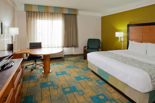La Quinta Inn & Suites by Wyndham Salt Lake City Airport - image 19