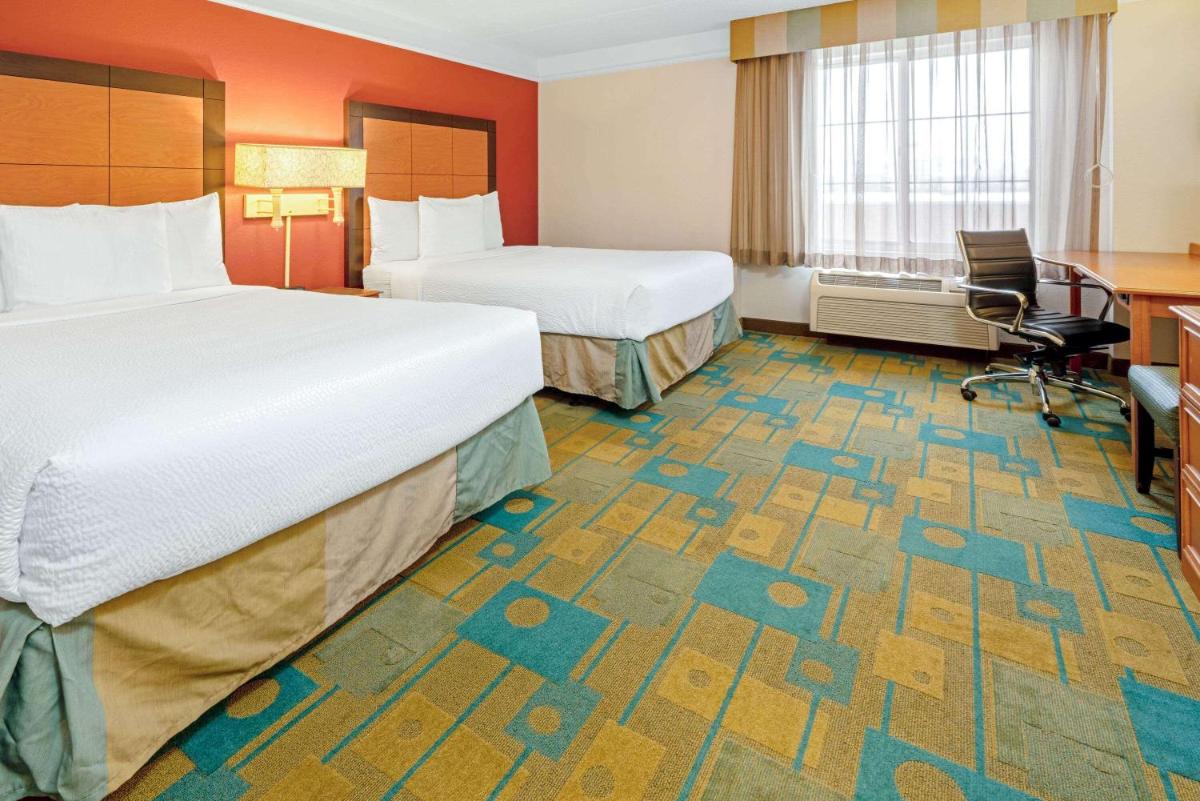 La Quinta Inn & Suites by Wyndham Salt Lake City Airport - image 2