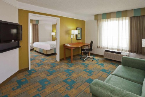 La Quinta Inn & Suites by Wyndham Salt Lake City Airport - image 22