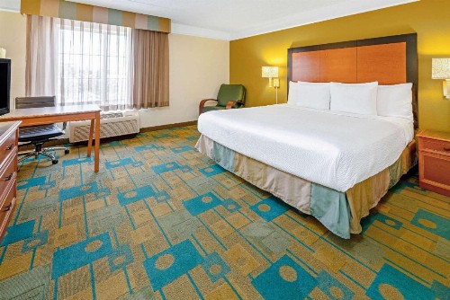 La Quinta Inn & Suites by Wyndham Salt Lake City Airport - image 28