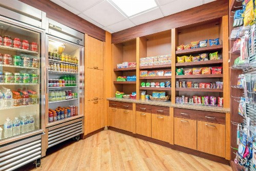 La Quinta Inn & Suites by Wyndham Salt Lake City Airport - image 33