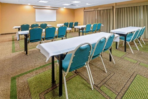 La Quinta Inn & Suites by Wyndham Salt Lake City Airport - image 35