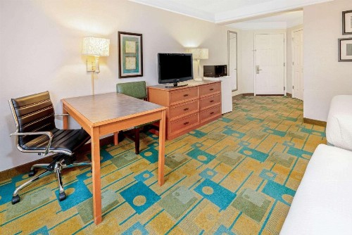 La Quinta Inn & Suites by Wyndham Salt Lake City Airport - image 36
