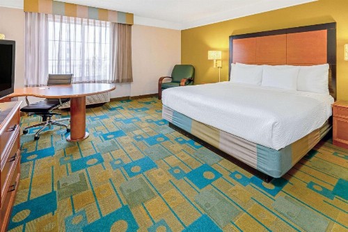 La Quinta Inn & Suites by Wyndham Salt Lake City Airport - image 38