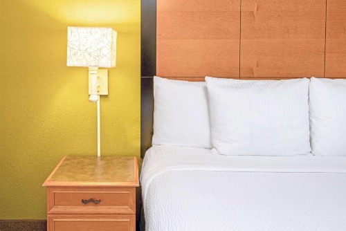 La Quinta Inn & Suites by Wyndham Salt Lake City Airport - image 40