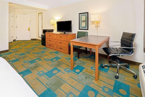 La Quinta Inn & Suites by Wyndham Salt Lake City Airport - image 41