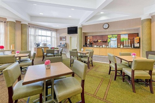 La Quinta Inn & Suites by Wyndham Salt Lake City Airport - image 42