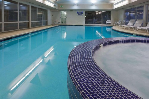 La Quinta Inn & Suites by Wyndham Salt Lake City Airport - image 7