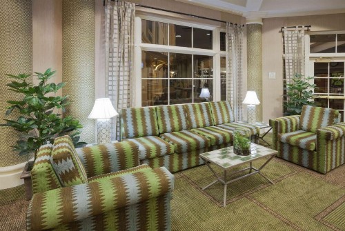 La Quinta Inn & Suites by Wyndham Salt Lake City Airport - image 9
