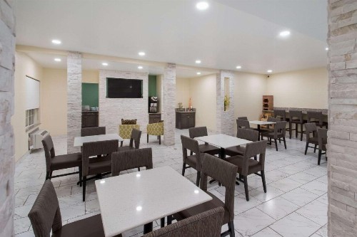 Quality Inn & Suites Airport West Salt Lake City - image 2