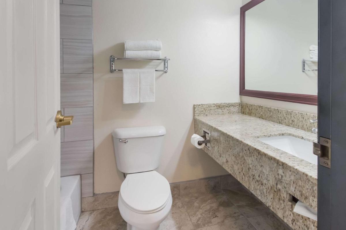 Quality Inn & Suites Airport West Salt Lake City - image 4