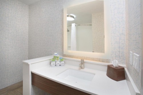 Holiday Inn Express Salt Lake City Downtown an IHG Hotel - image 7