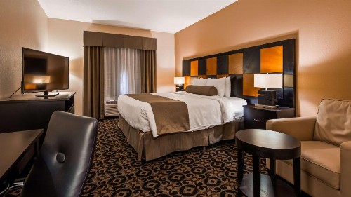 Best Western Plus Airport Inn & Suites - image 16