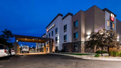 Best Western Plus Airport Inn & Suites - image 2