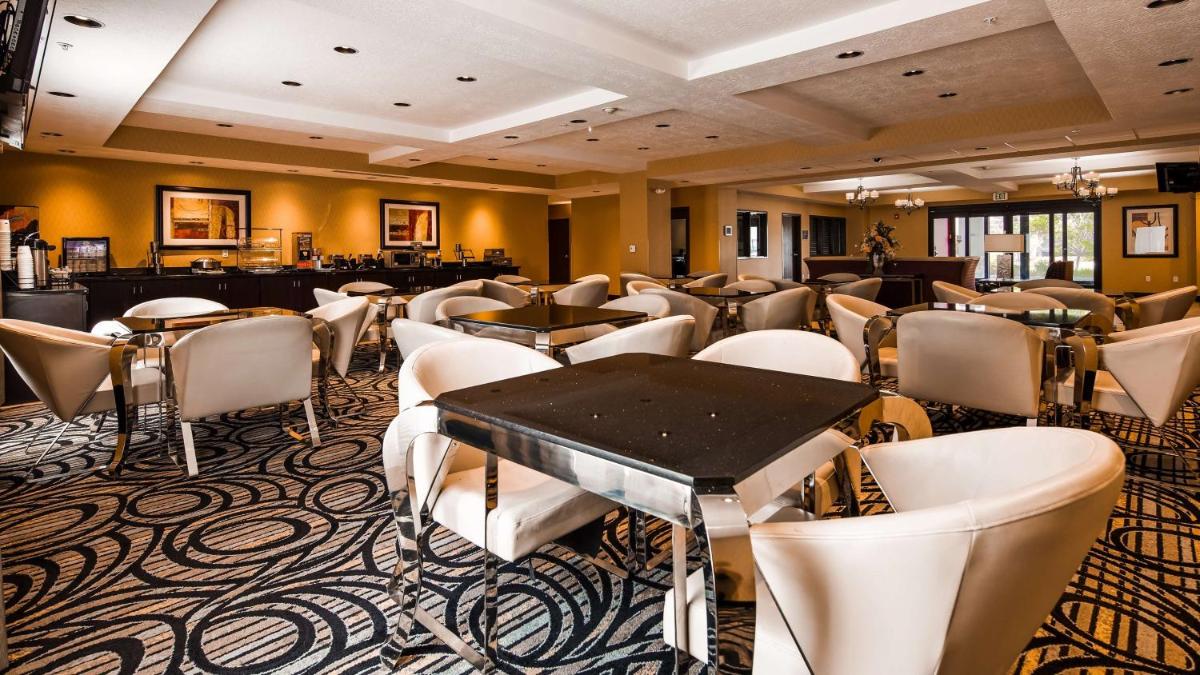 Best Western Plus Airport Inn & Suites - image 5